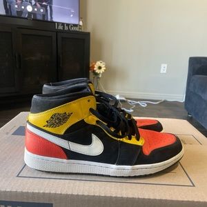 Jordan 1 Mid Armillo